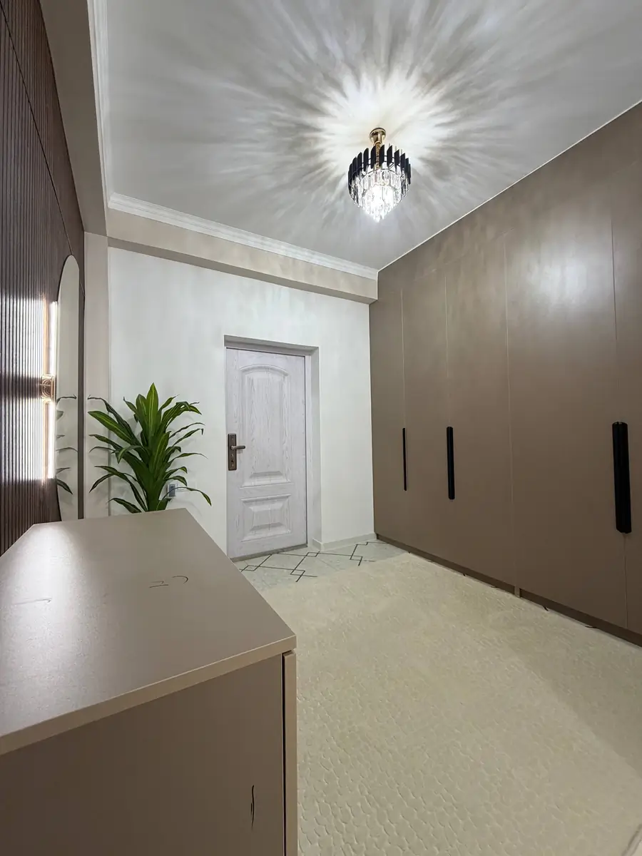 Продается 2-комнатная квартира − 80 м²