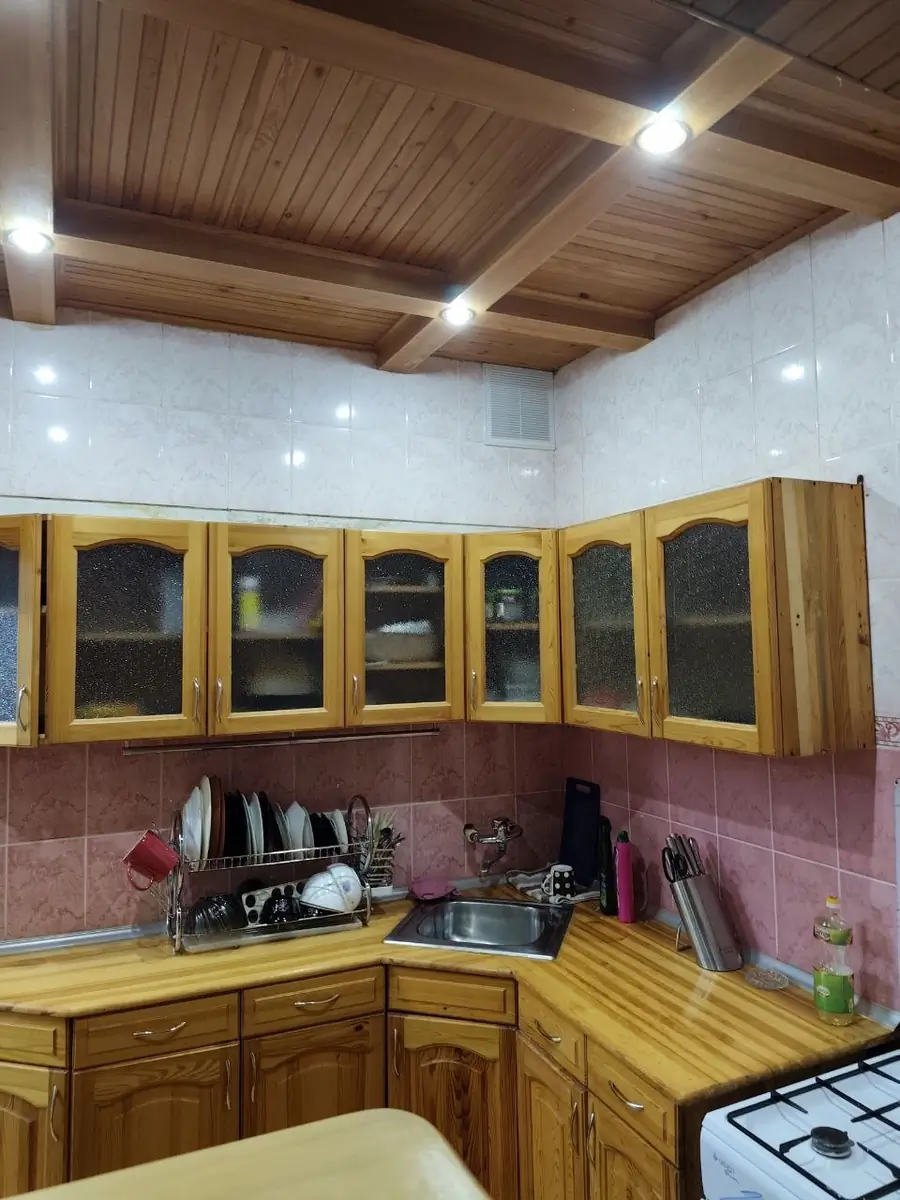 3 xonali kvartira sotiladi − 68 m²
