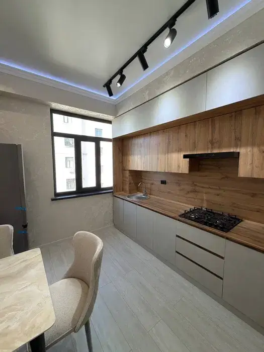 2 xonali kvartira sotiladi − 45 m²