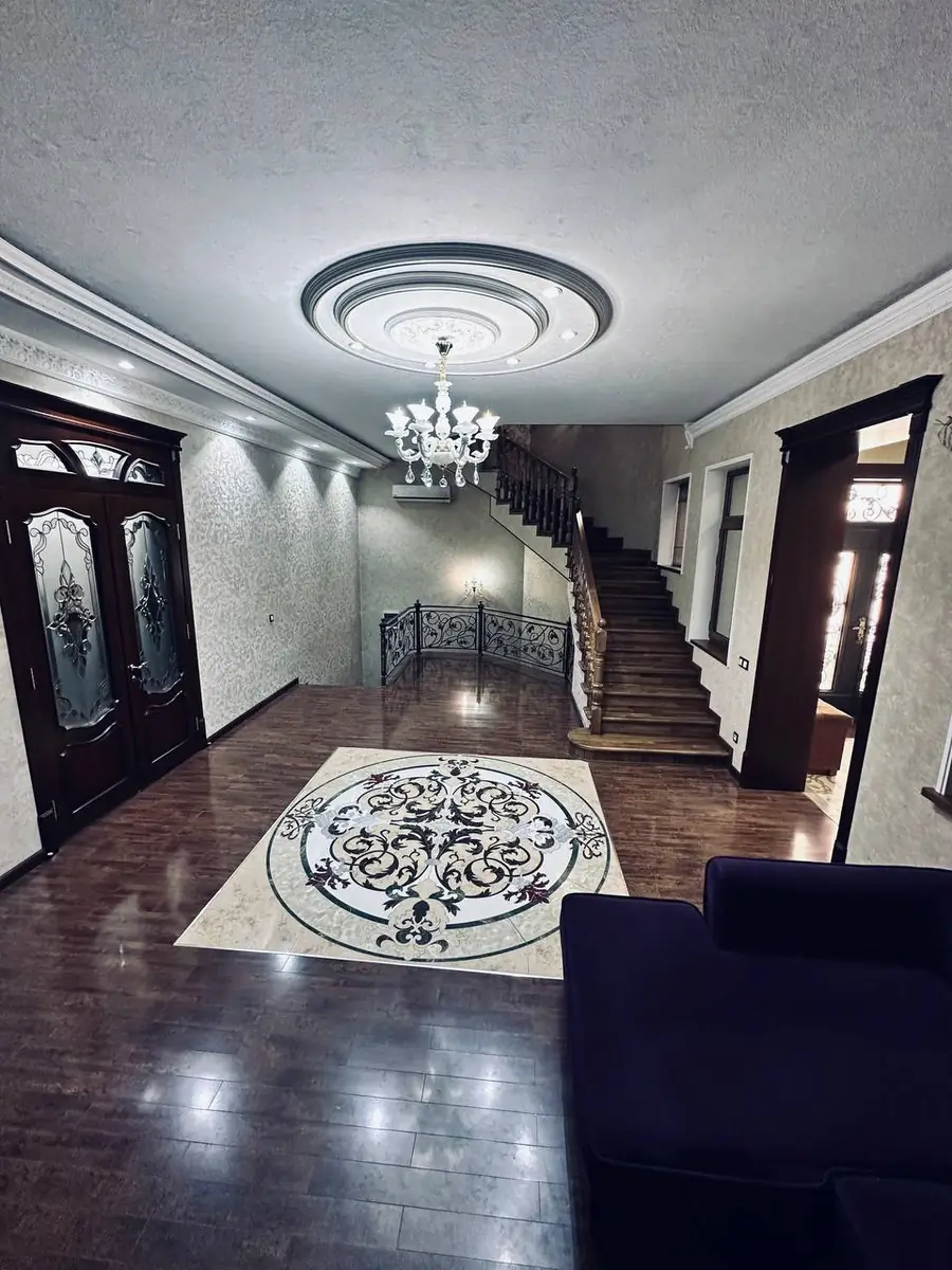 2 qavatli uy sotiladi − 500 m²
