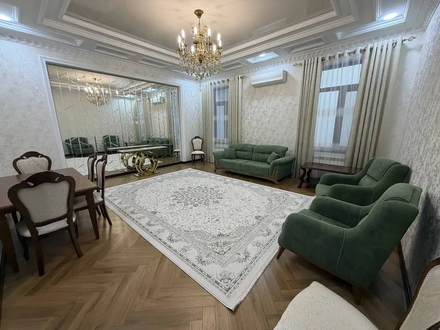 Ijaraga 2 qavatli uy − 370 m²