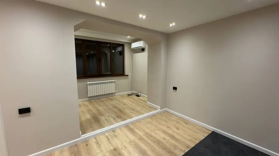 3 xonali kvartira sotiladi − 65 m²