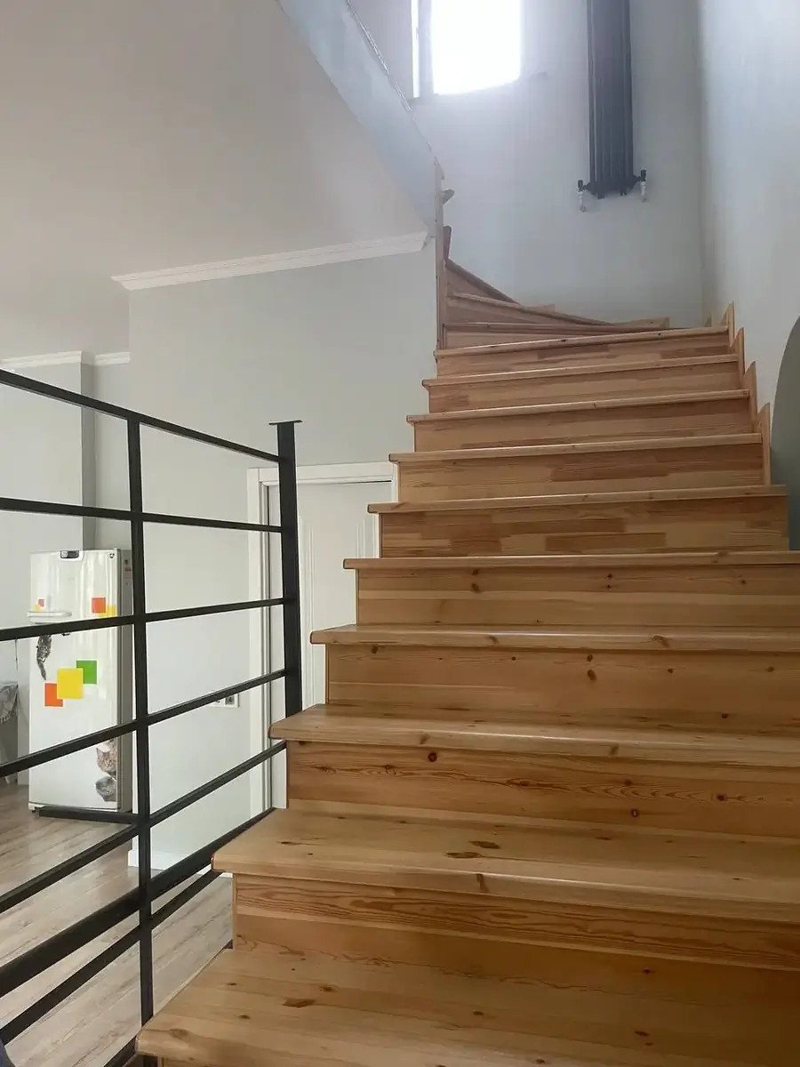 Ijaraga 2 qavatli uy − 340 m²