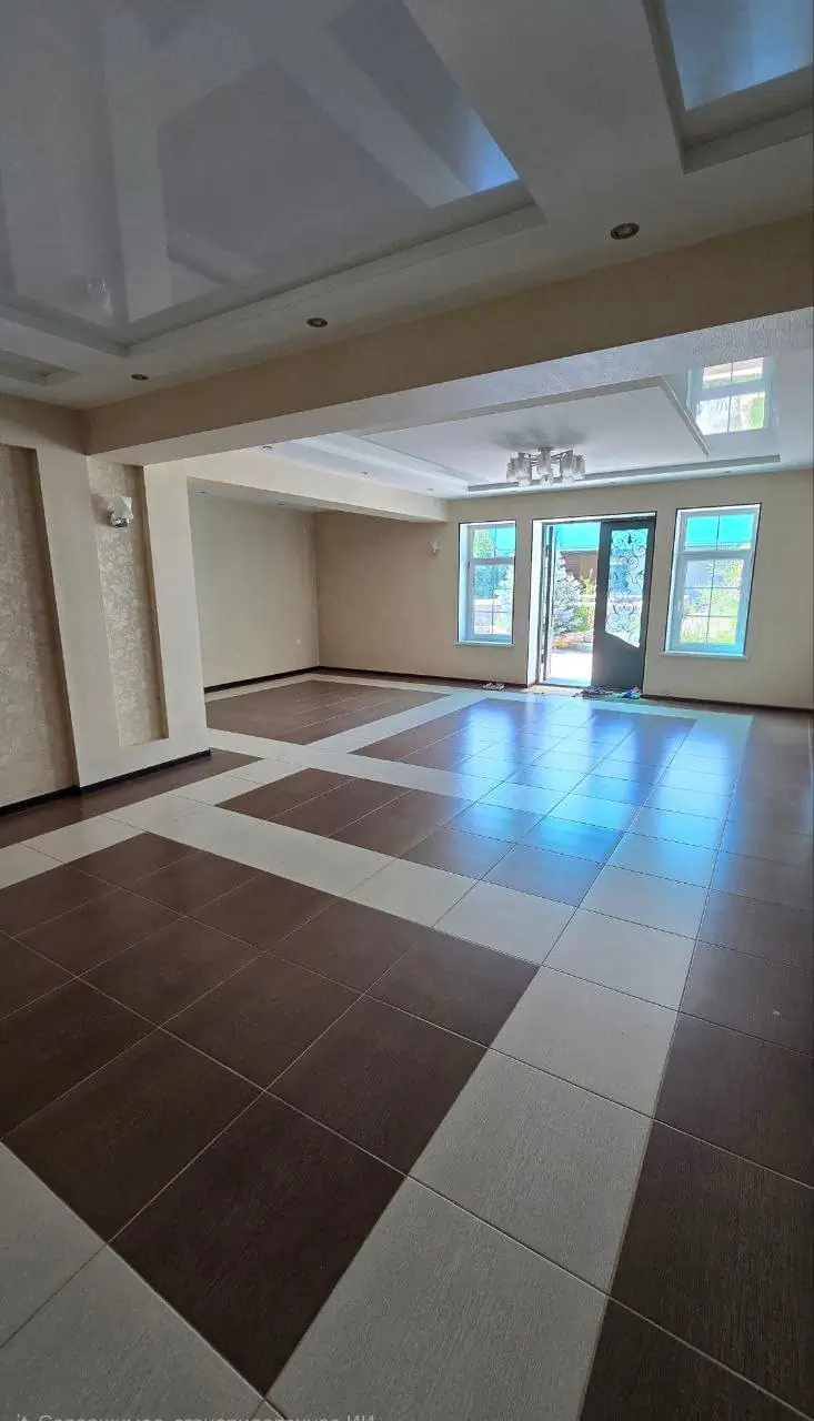 3 qavatli uy sotiladi − 350 m²