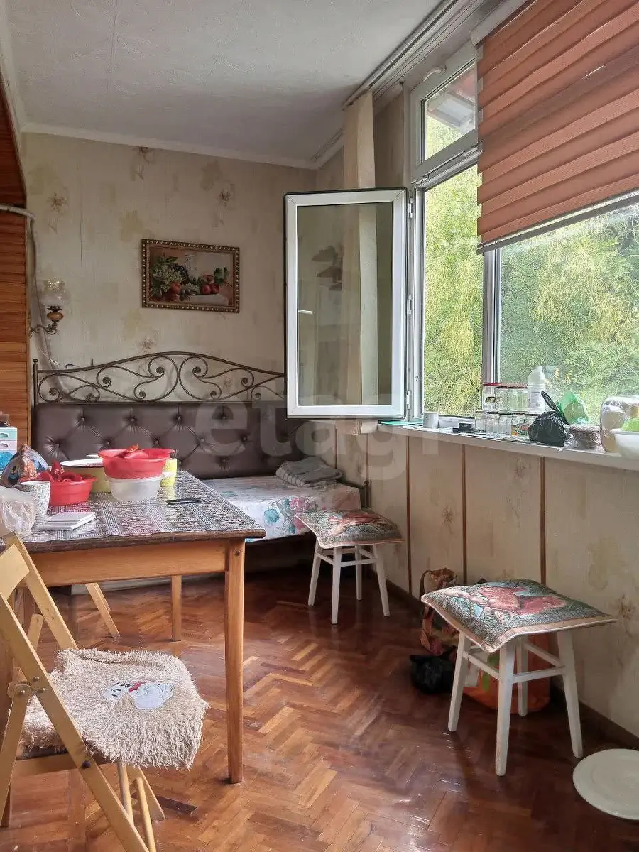 Продается 4-комнатная квартира − 88 м²