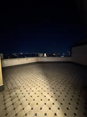 2 xonali kvartira sotiladi − 145 m²