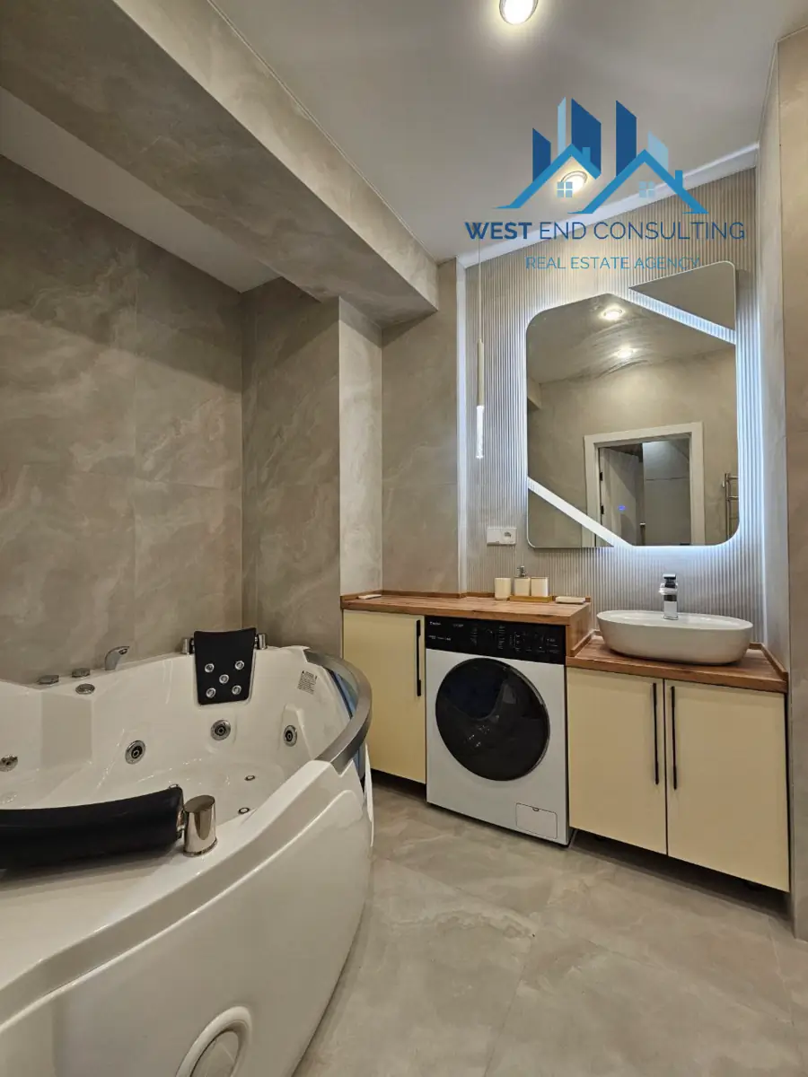 Продается 2-комнатная квартира − 53 м²
