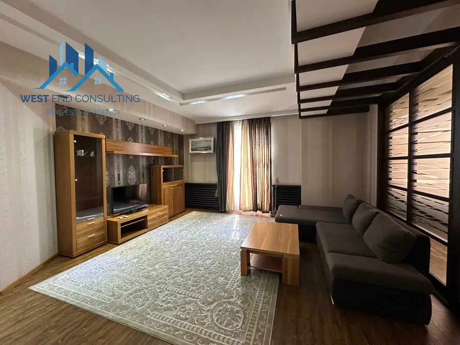 Сдается 3-комнатная квартира − 160 м²