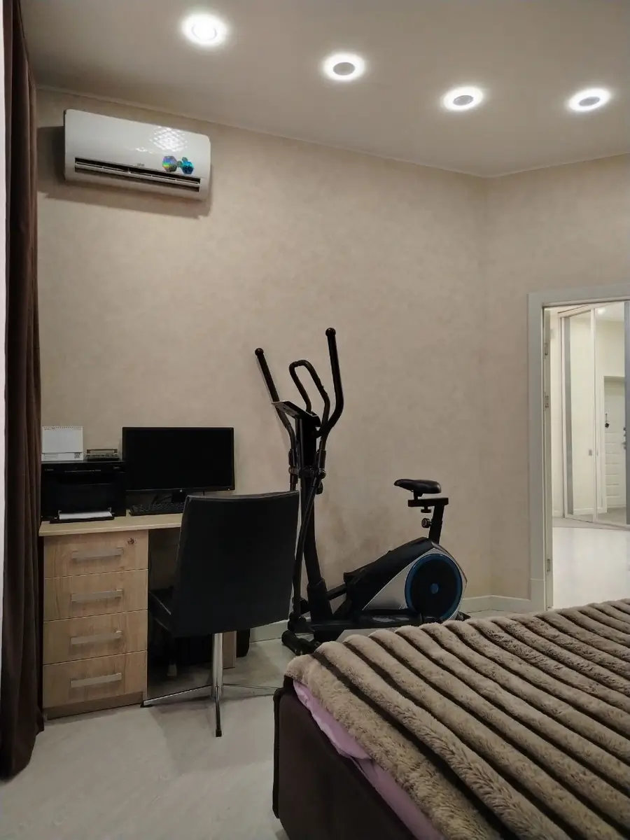 Продается 4-комнатная квартира − 107 м²