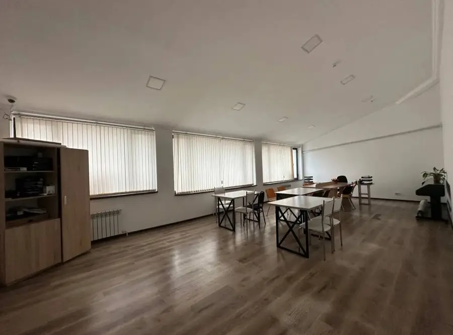 Ofis sotiladi − 790 m²