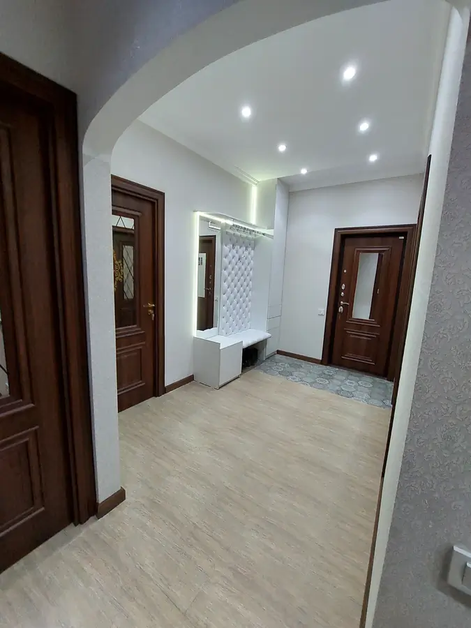 3 xonali kvartira sotiladi − 92 m²