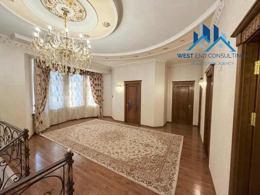Ijaraga 3 qavatli uy − 350 m²