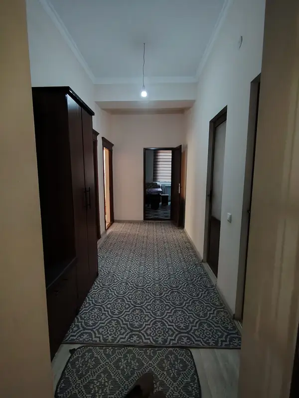 2 xonali kvartira sotiladi − 82 m²