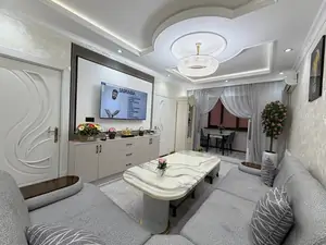 4 xonali kvartira sotiladi − 76 m²