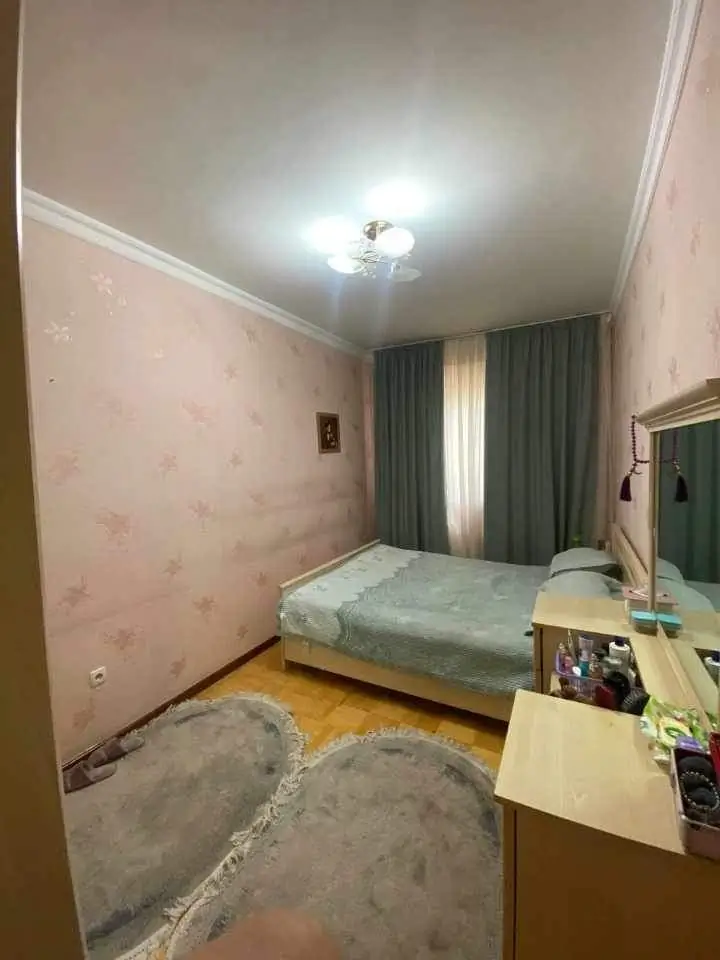 Продается 4-комнатная квартира − 100 м²