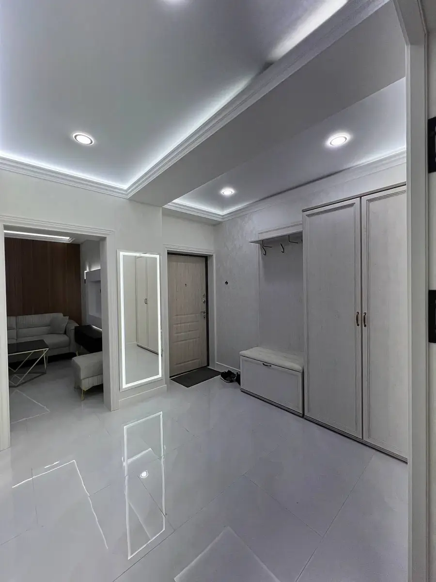 3 xonali kvartira sotiladi − 73 m²