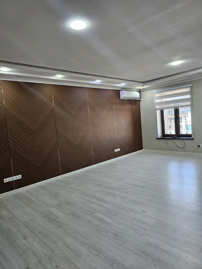 Ijaraga ofis − 210 m²