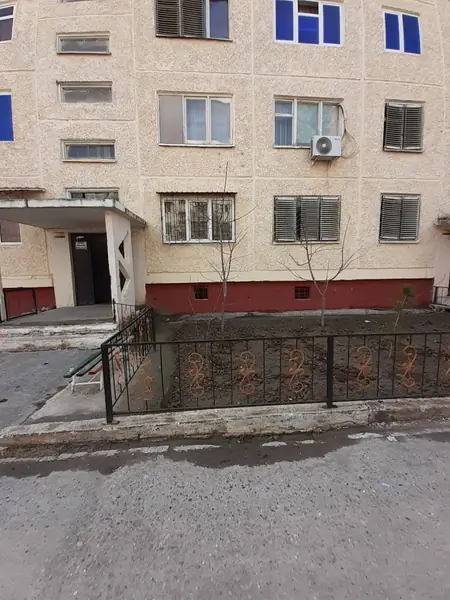 2-комнатная квартира − 54 м², 1/5 этаж