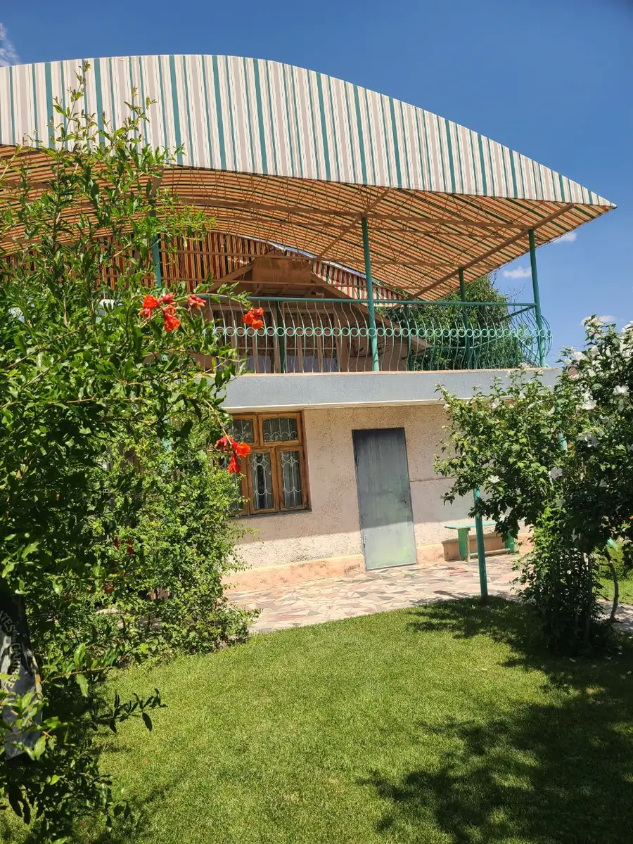 2 qavatli uy sotiladi − 100 m²