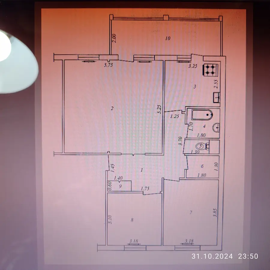 4 xonali kvartira sotiladi − 92 m²