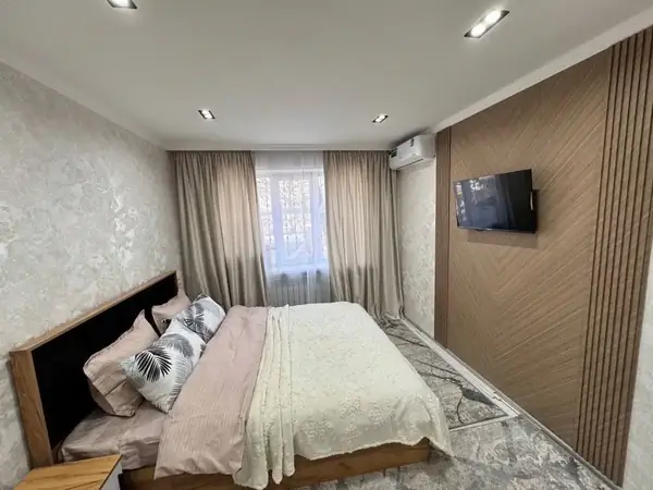 2-комнатная квартира − 60 м², 1/4 этаж
