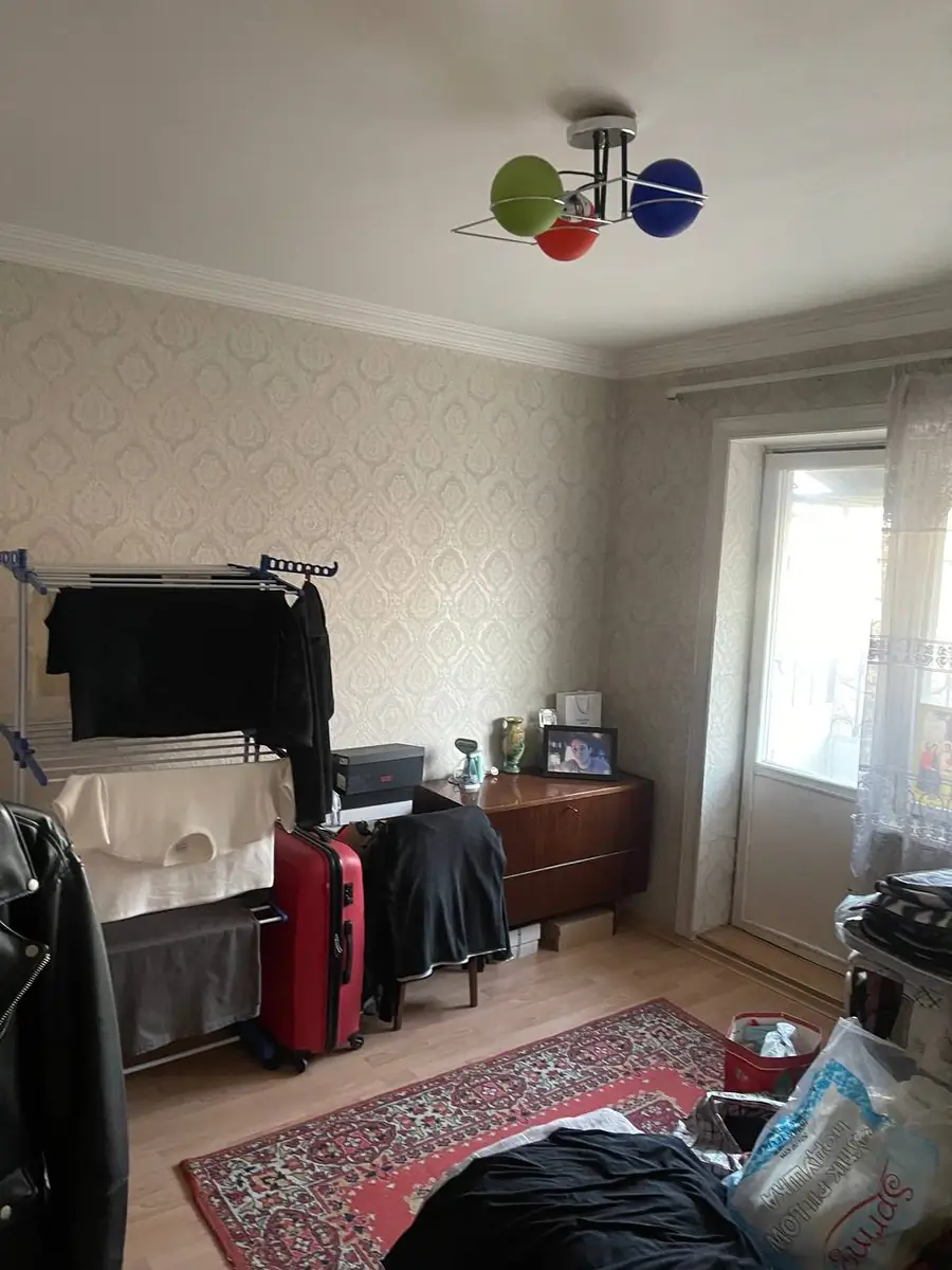 3 xonali kvartira sotiladi − 70 m²