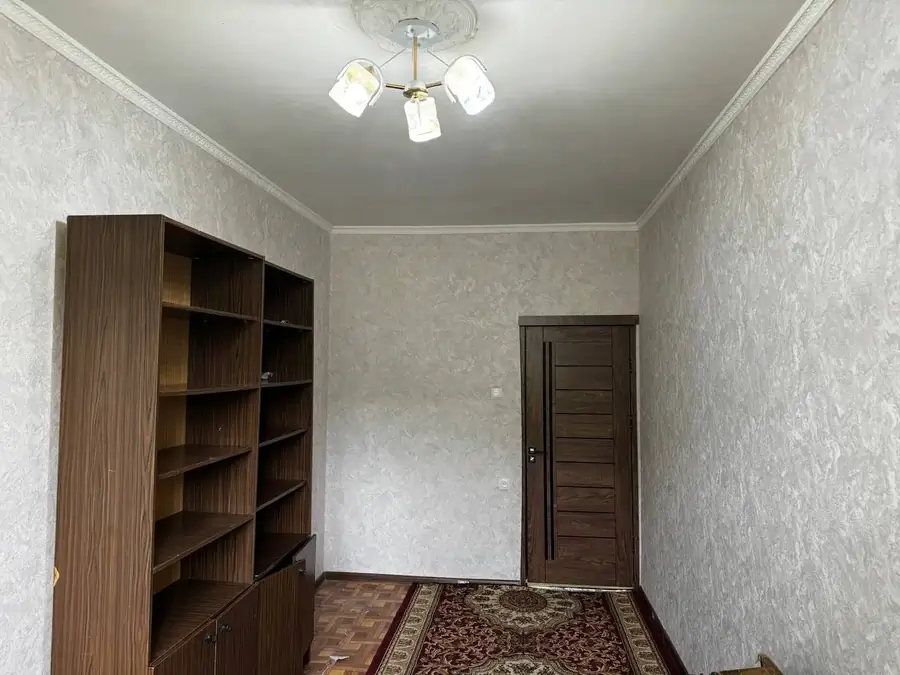 Продается 3-комнатная квартира − 43.5 м²