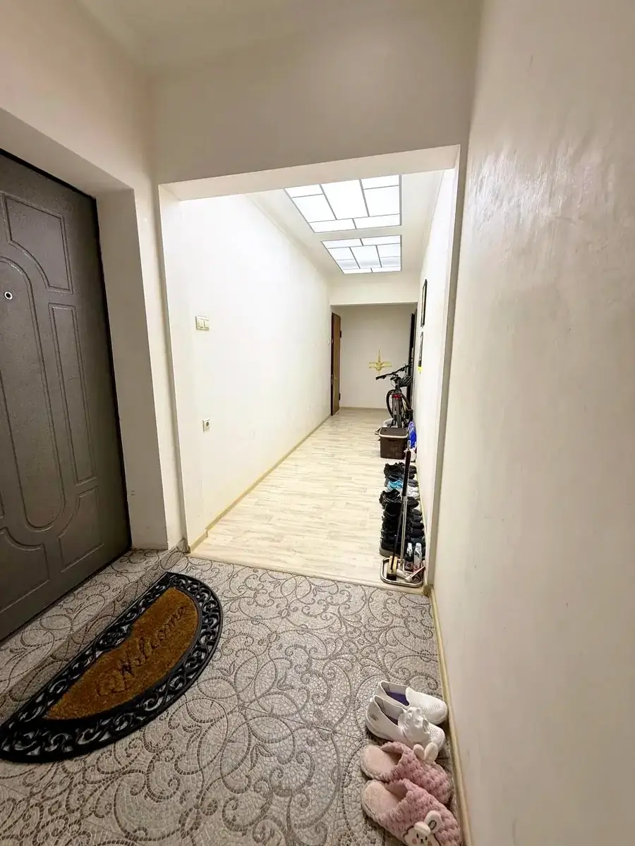 Продается 4-комнатная квартира − 131 м²