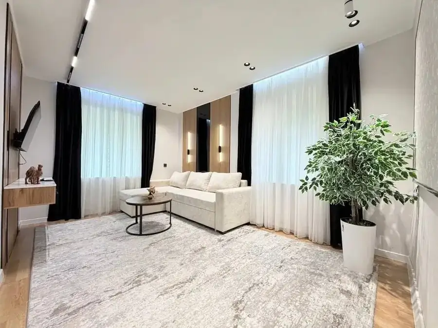 2 xonali kvartira sotiladi − 42 m²