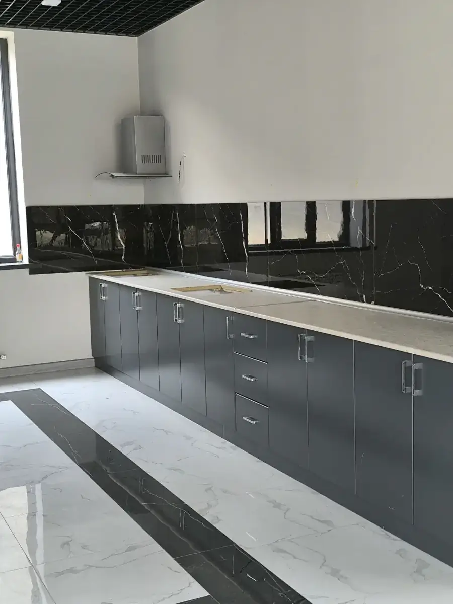 Ijaraga ofis − 1080 m²