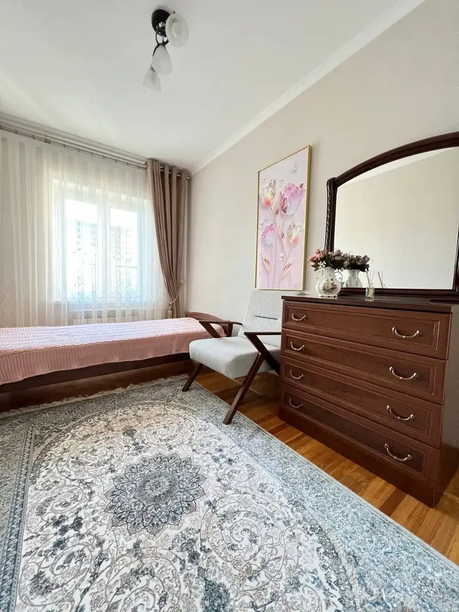 Продается 4-комнатная квартира − 100 м²