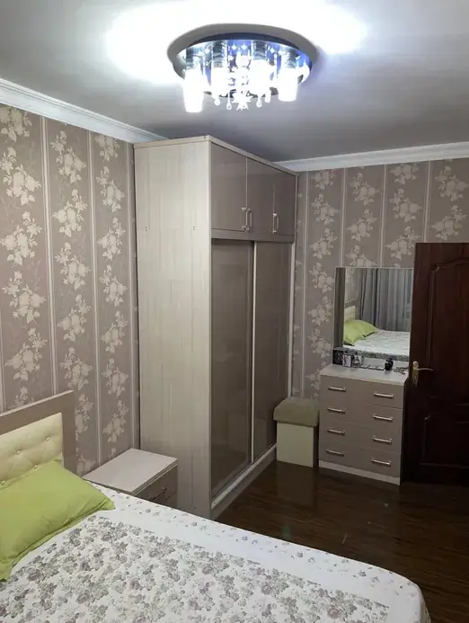 3 xonali kvartira sotiladi − 75 m²