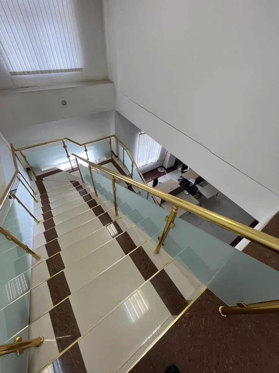 Ijaraga ofis − 600 m²