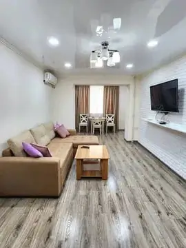 Сдается 2-комнатная квартира − 55 м²