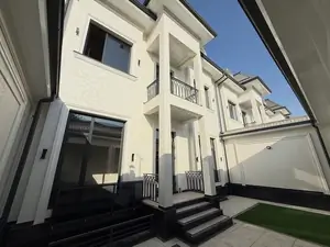 3 qavatli uy − 400 m², 1.7 sot.
