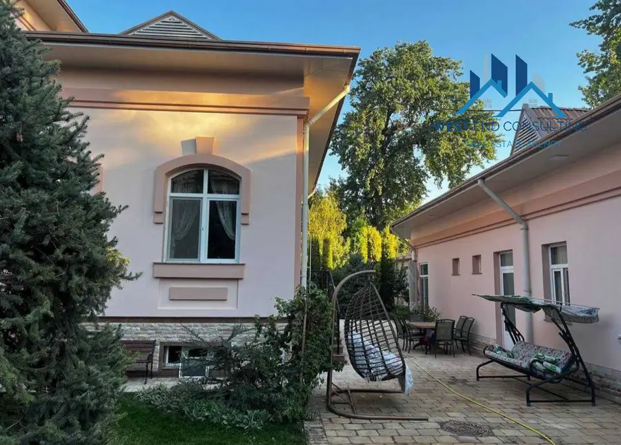 Ijaraga 2 qavatli uy − 850 m²