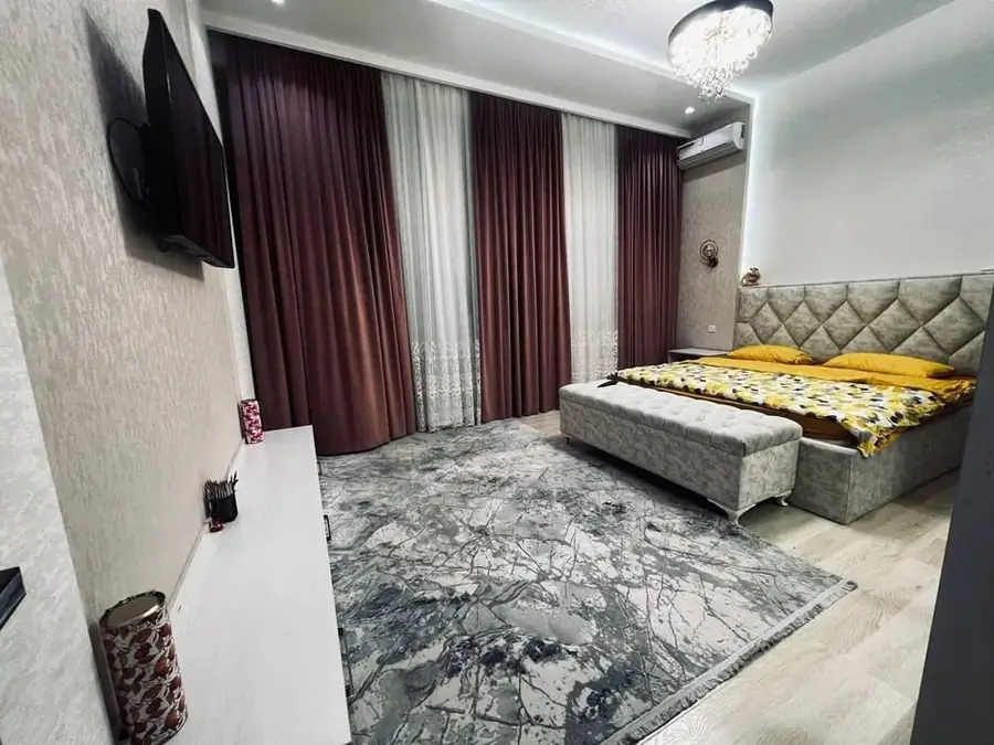 Сдается Более 5-комнатная квартира − 300 м²