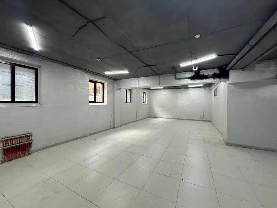 Ijaraga ofis − 1300 m²