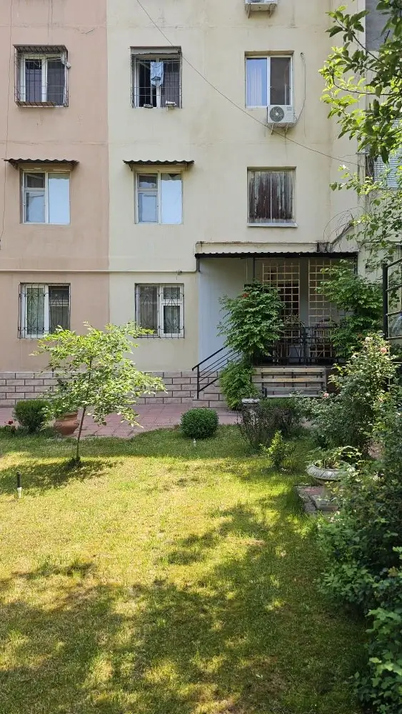 Продается 2-комнатная квартира − 62 м²