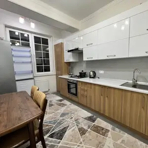 Сдается 2-комнатная квартира − 58 м²