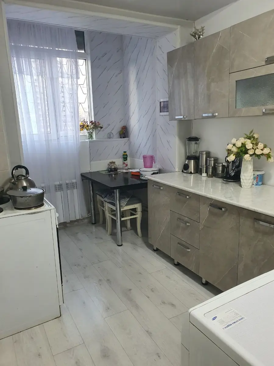 Продается 3-комнатная квартира − 82 м²