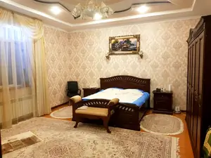 Ijaraga 3 qavatli uy − 270 m²