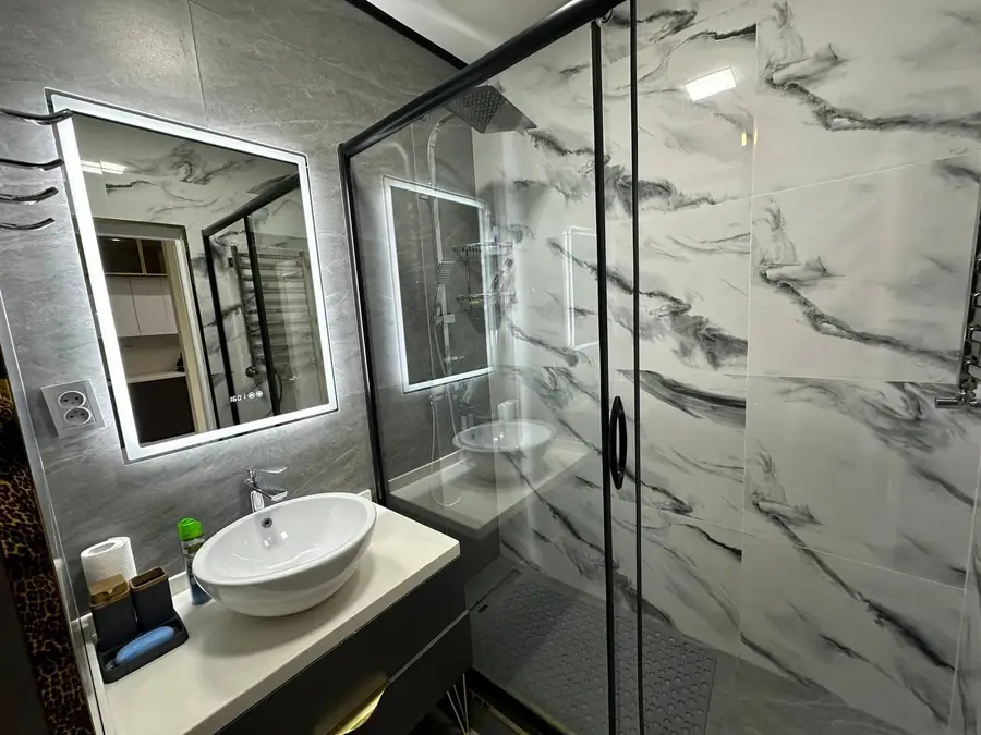 Сдается 1-комнатная квартира − 70 м²