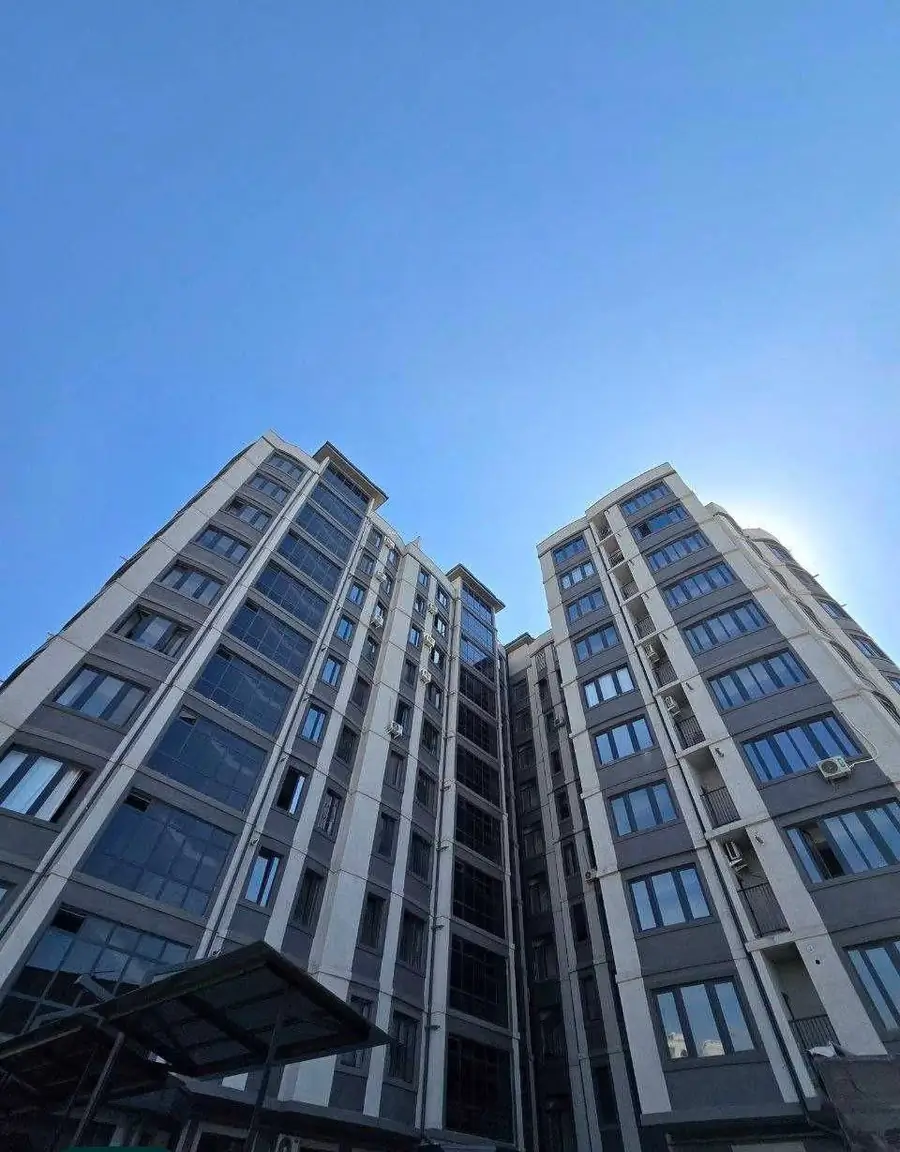 Продается 1-комнатная квартира − 38 м²