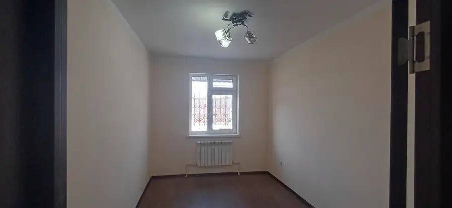 3 xonali kvartira sotiladi − 65 m²