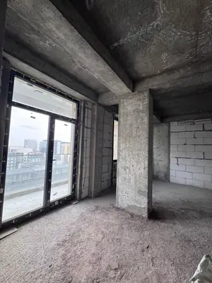 3 xonali kvartira sotiladi − 79 m²