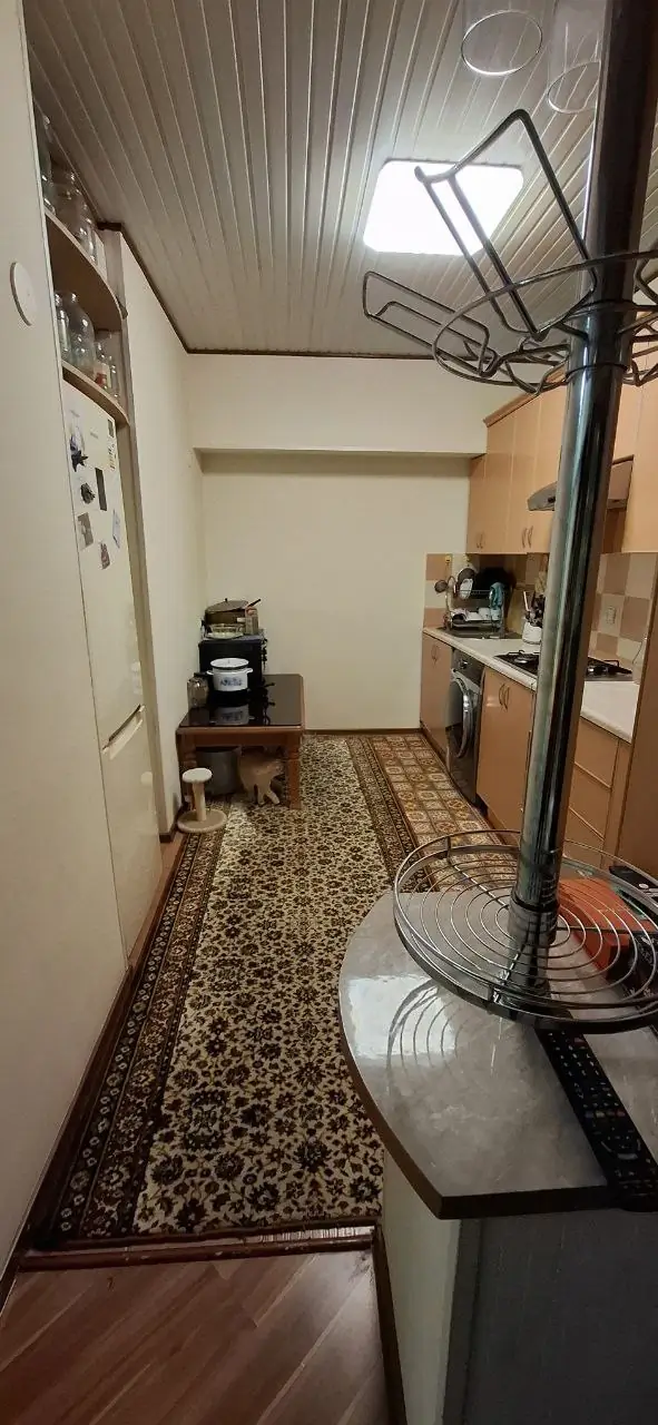 3 xonali kvartira sotiladi − 67 m²