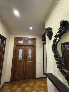 3 xonali kvartira sotiladi − 90 m²