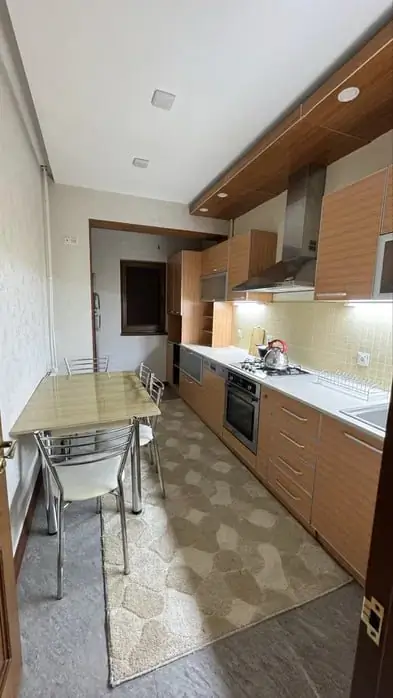 Сдается 3-комнатная квартира − 72 м²