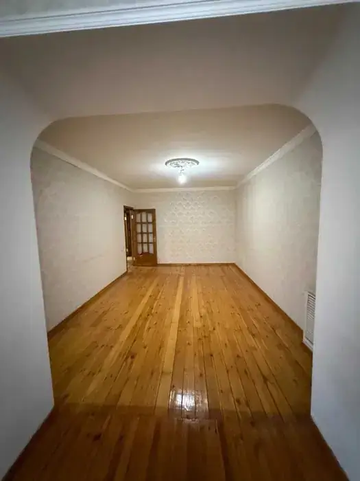 3 xonali kvartira sotiladi − 83 m²